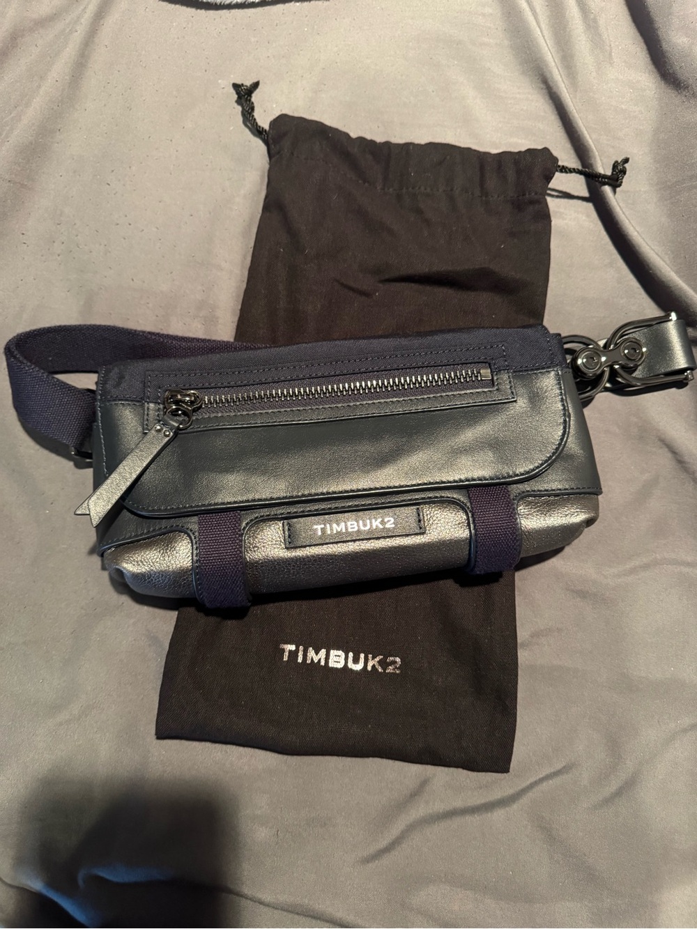 Timbuk2 Femme Black faux-fur lining to protect phone/sunglasses waist belt pouch